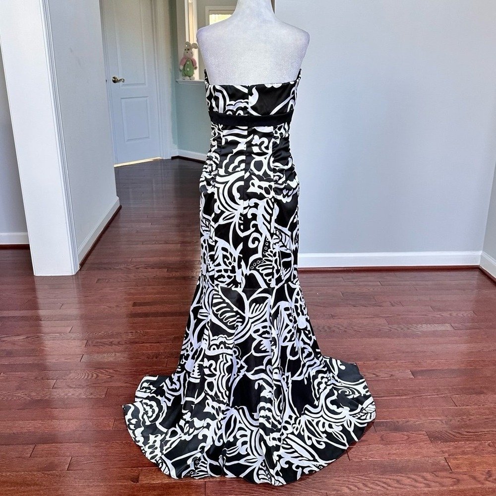 XSCAPE Black White Ruched Sides Sexy Floral Pattern Lace Detail Gown Dress - Picture 4 of 12